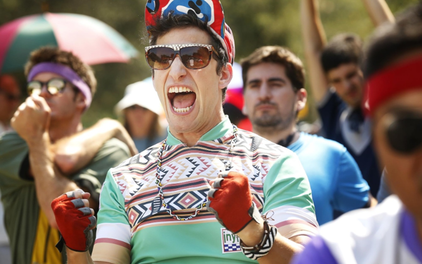 Andy Samberg em cena de Tour do Dopping, filme da HBO