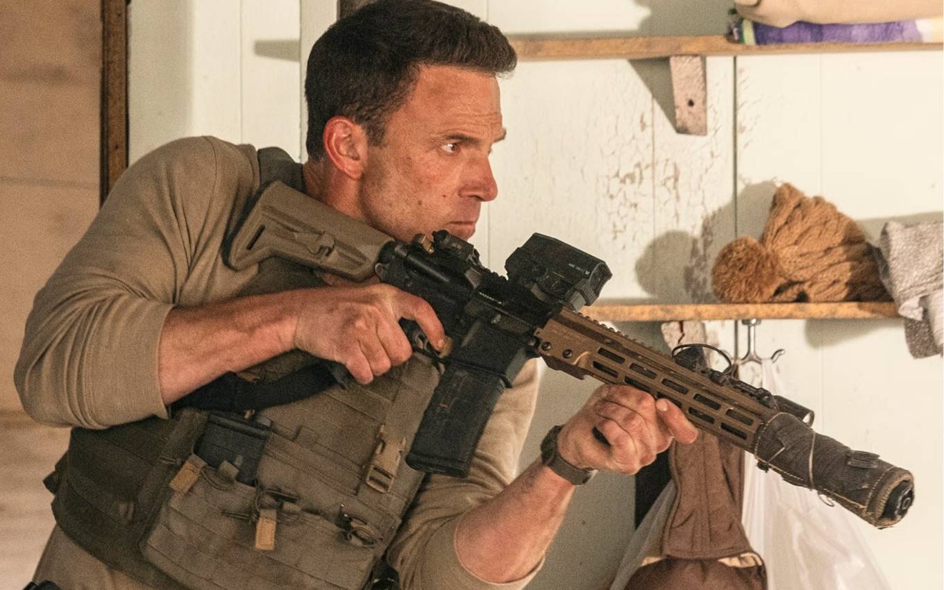 Ben Affleck em ação no filme do Prime Video O Contador 2