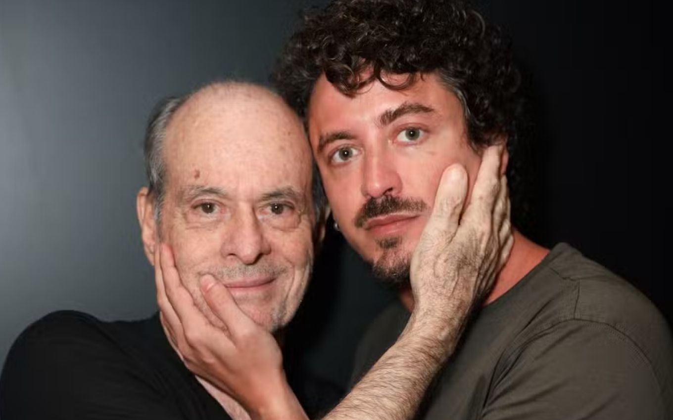 Ney Matogrosso ao lado de Jesuíta Barbosa, ator que o interpreta no filme Homem H