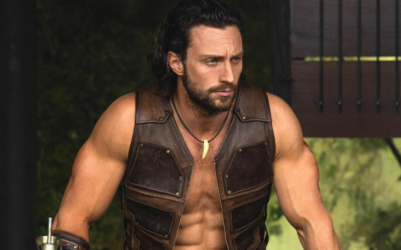 Aaron Taylor-Johnson, ator apontado como favorito para ser o próximo James Bond, em Kraven