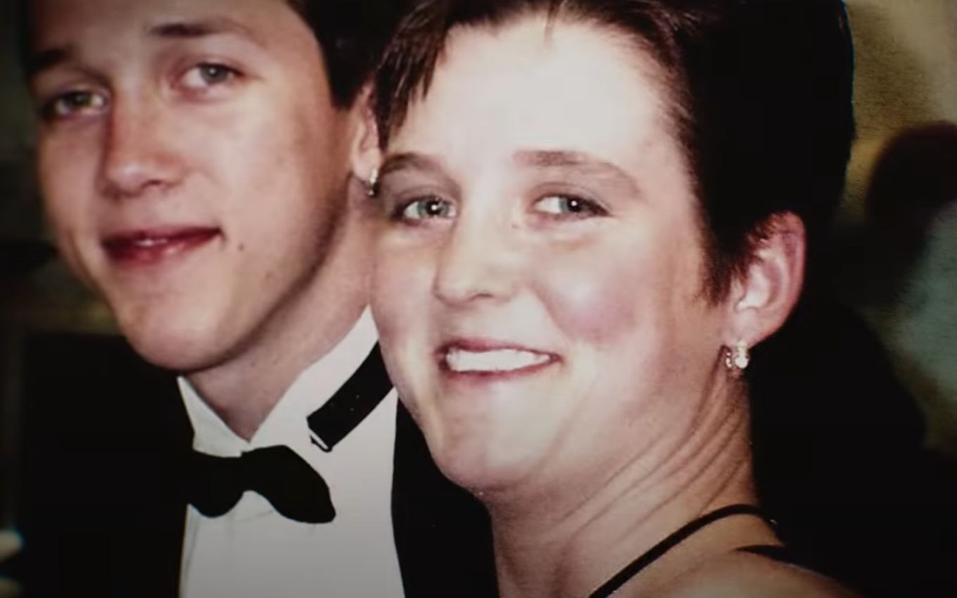 Amy Bradley e o irmão Brad no navio de cruzeiro onde aconteceu o desaparecimento