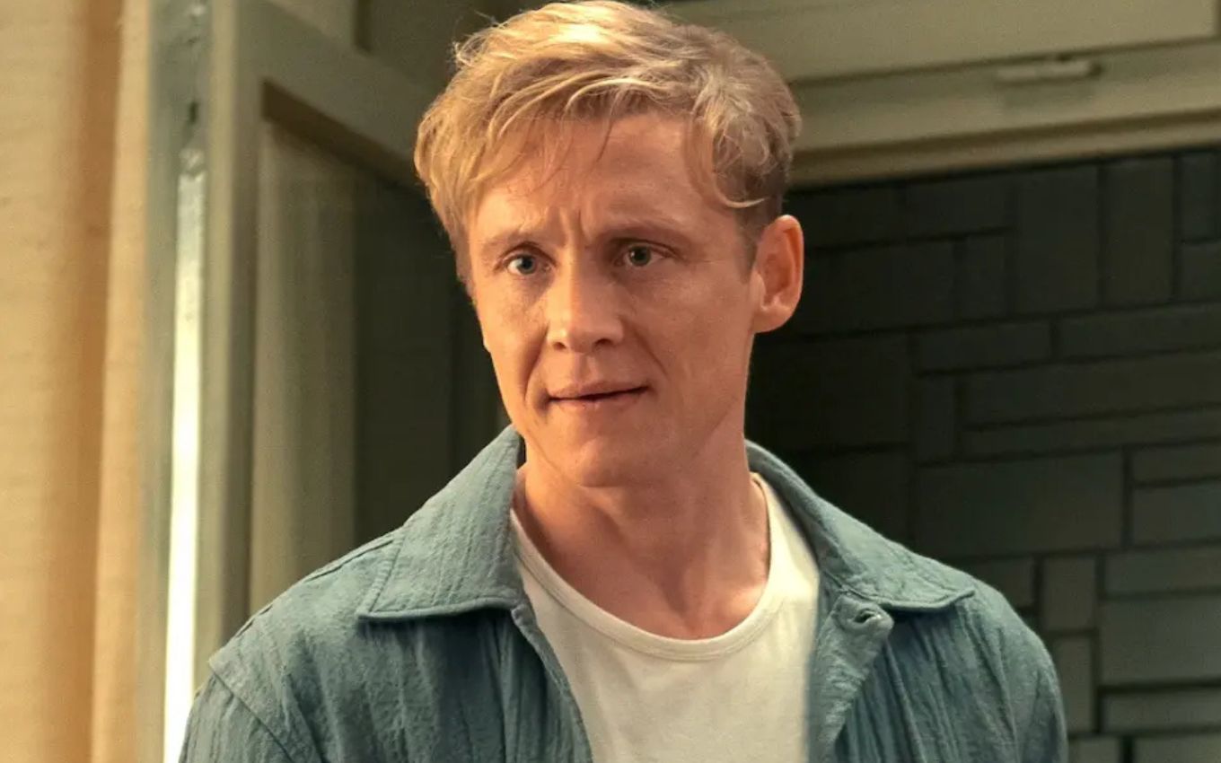 Matthias Schweighöfer é Tim no filme Brick, da Netflix