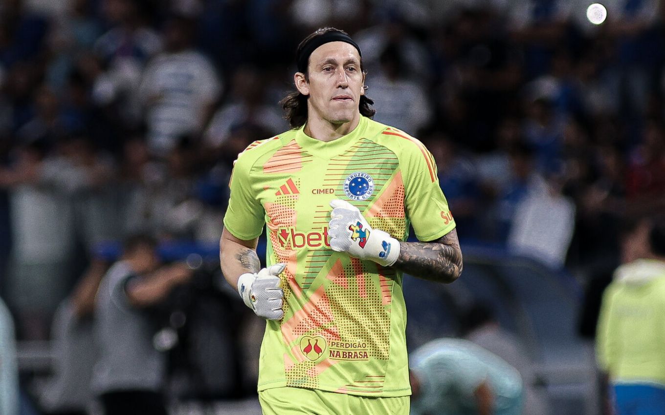 Goleiro Cássio, do Cruzeiro, que enfrenta o Grêmio em jogo ao vivo hoje