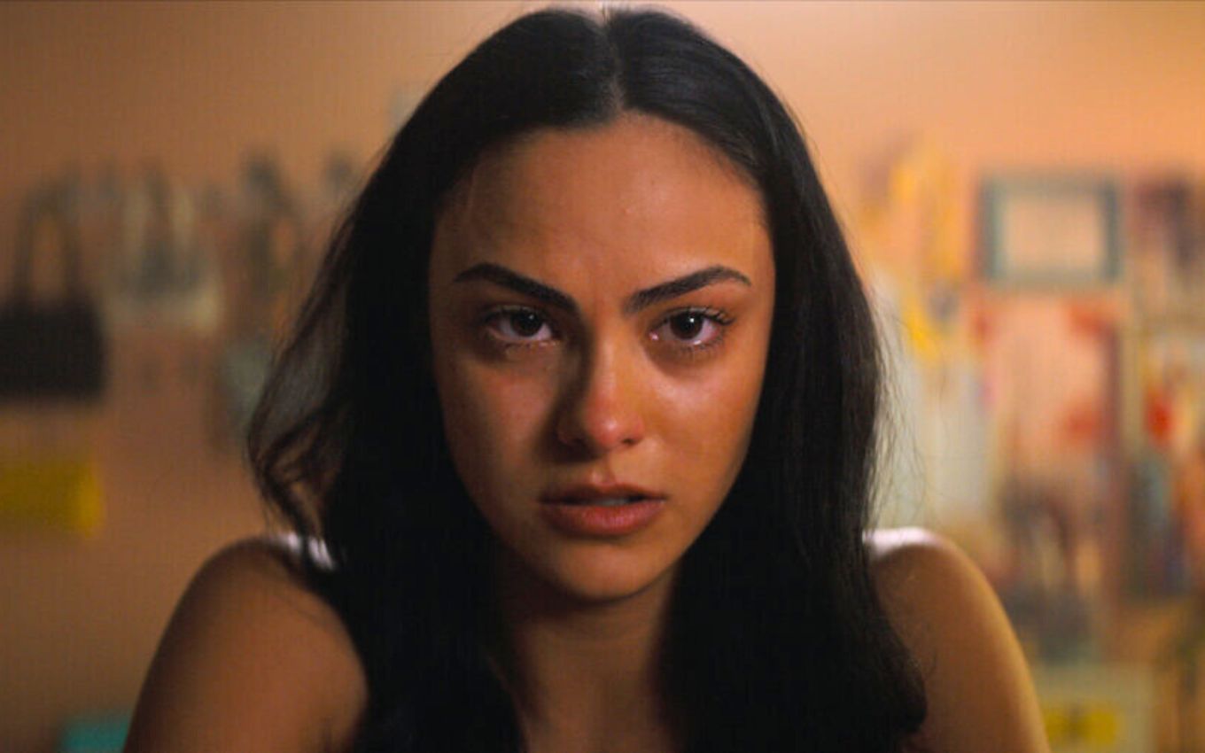 Camila Mendes em Justiceiras, filme Netflix com plot twist