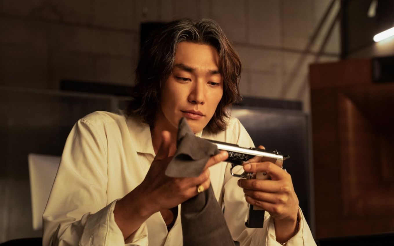 Kim Young-kwang é Moon Baek em Gatilho, série da Netflix