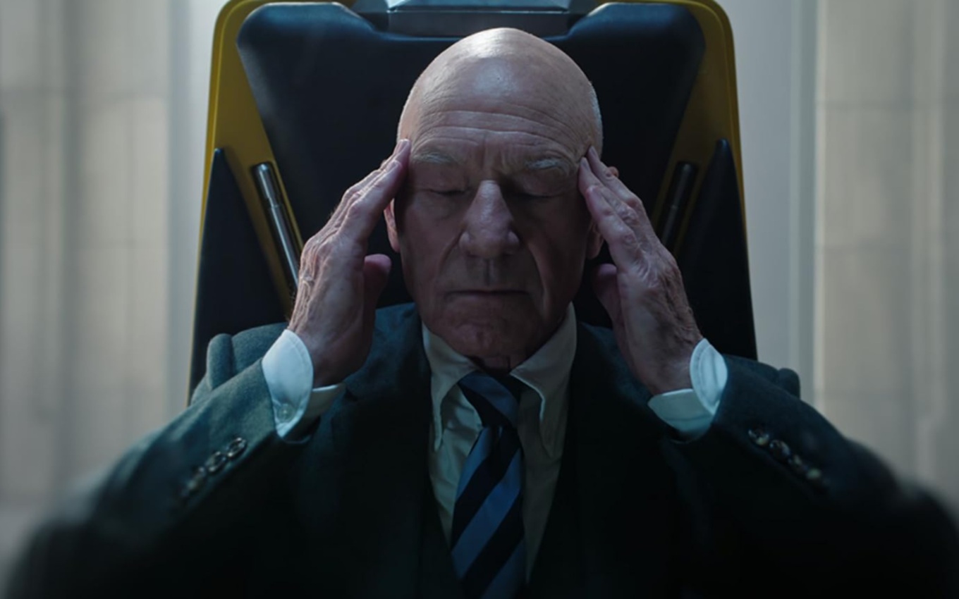 Patrick Stewart em cena de Doutor Estranho 2