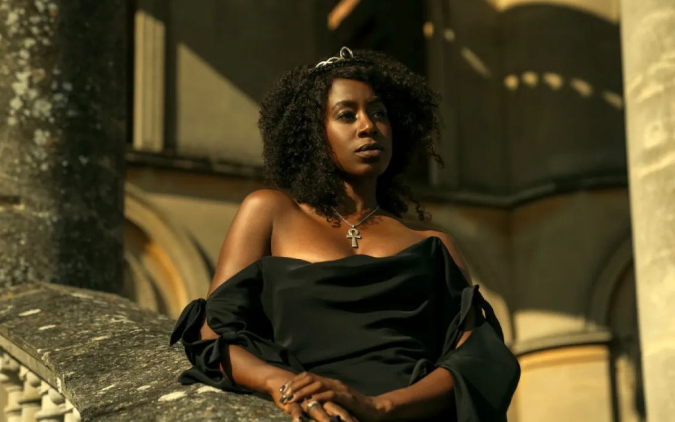 Morte (Kirby Howell-Baptiste) recebe o presente da vida para entender melhor seu trabalho