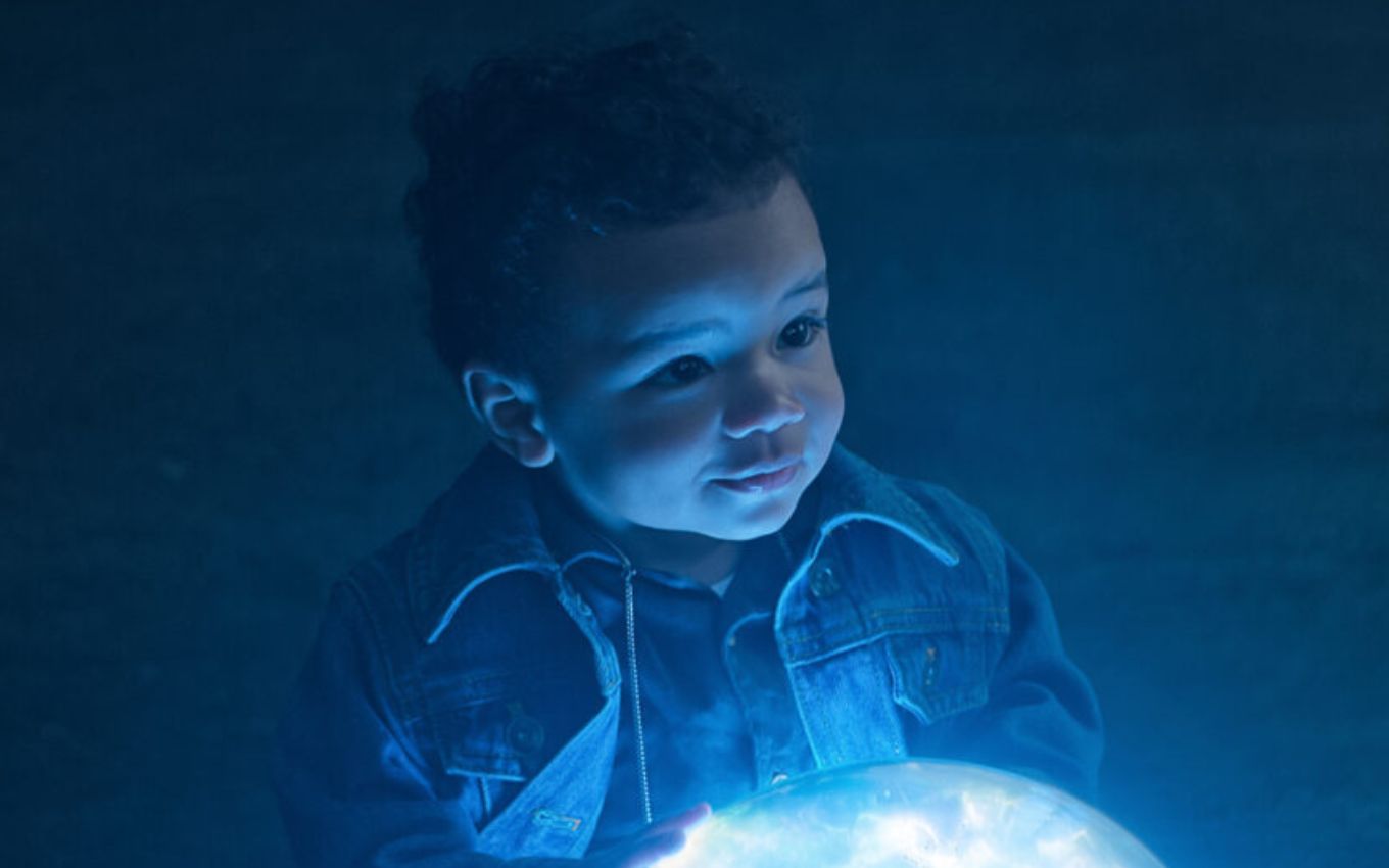 Daniel Hall (Jacob Anderson), um bebê de oito meses concebido no Sonhar na primeira temporada de Sandman