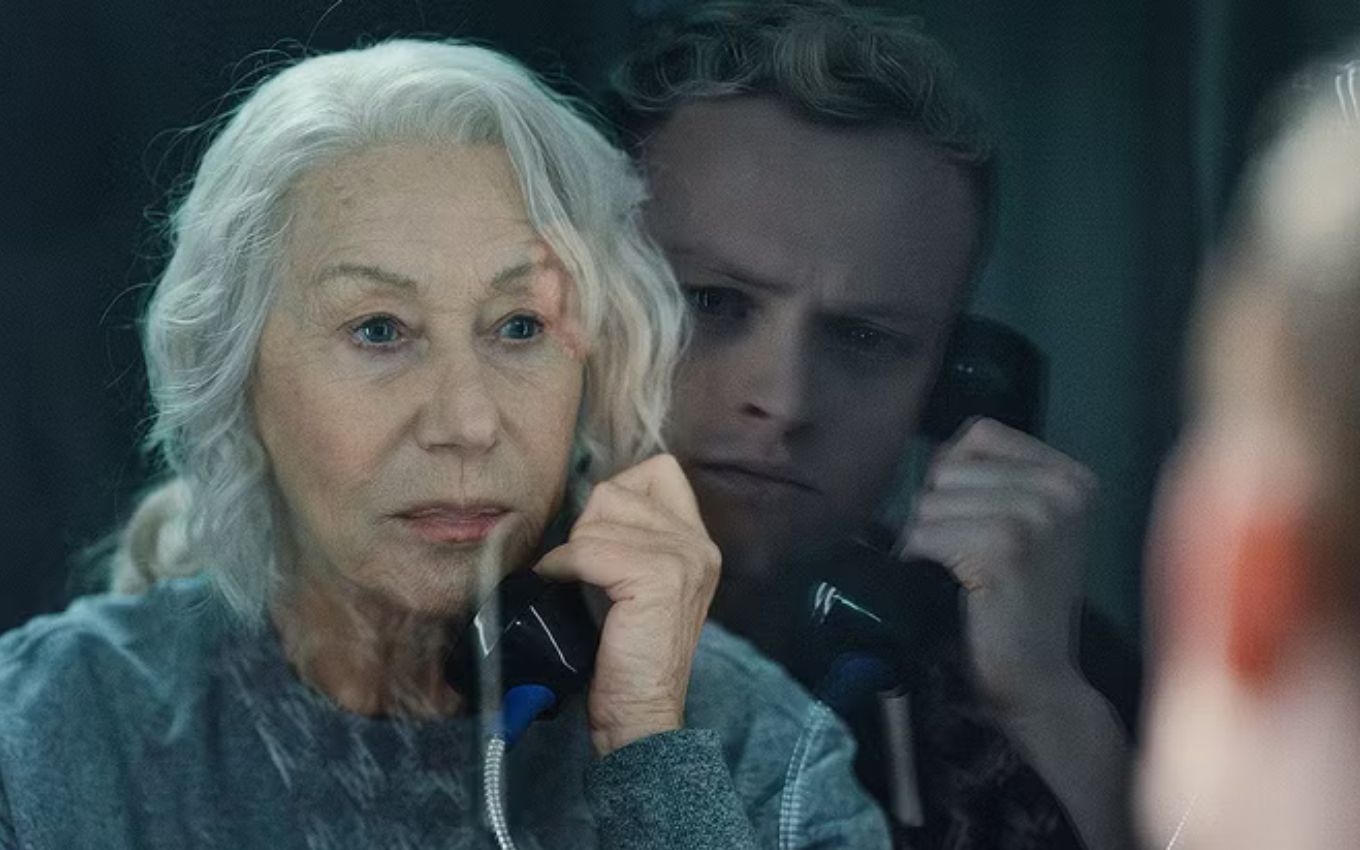 Maeve (Helen Mirren) e Eddie (Anson Boon) na cena da prisão de Terra da Máfia