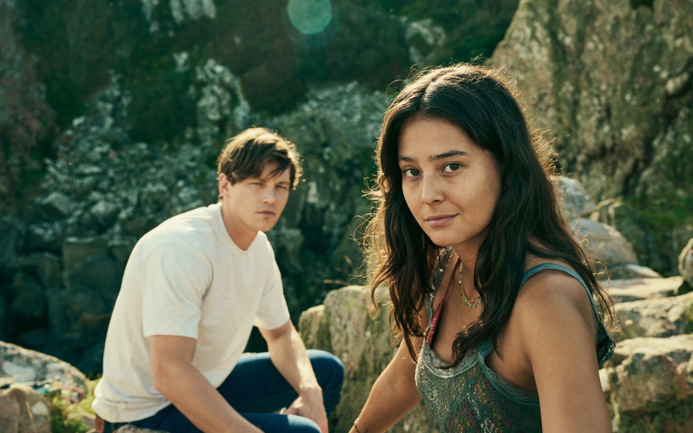 Simon (Simon Lööf) e Max (Nora Rios) no filme Uma Vida Honesta, da Netflix