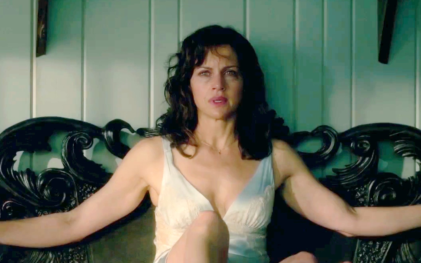 Carla Gugino em Jogo Perigoso, filme baseado em livro de Stephen King