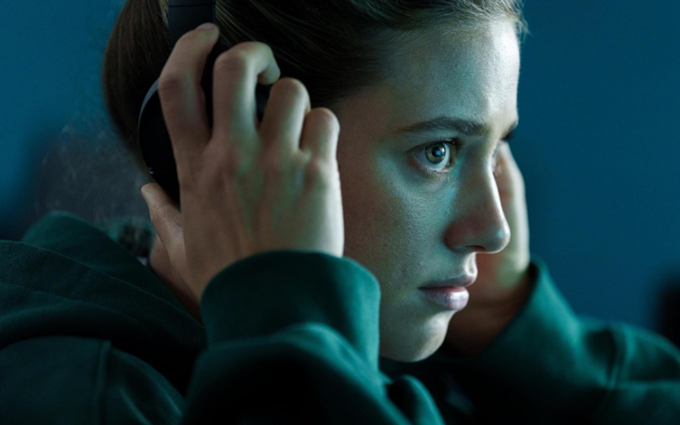 Lili Reinhart em American Sweatshop, filme sobre os perigos da internet