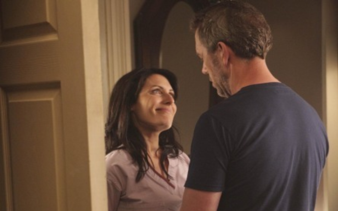 Lisa Edelstein e Hugh Laurie em cena de House