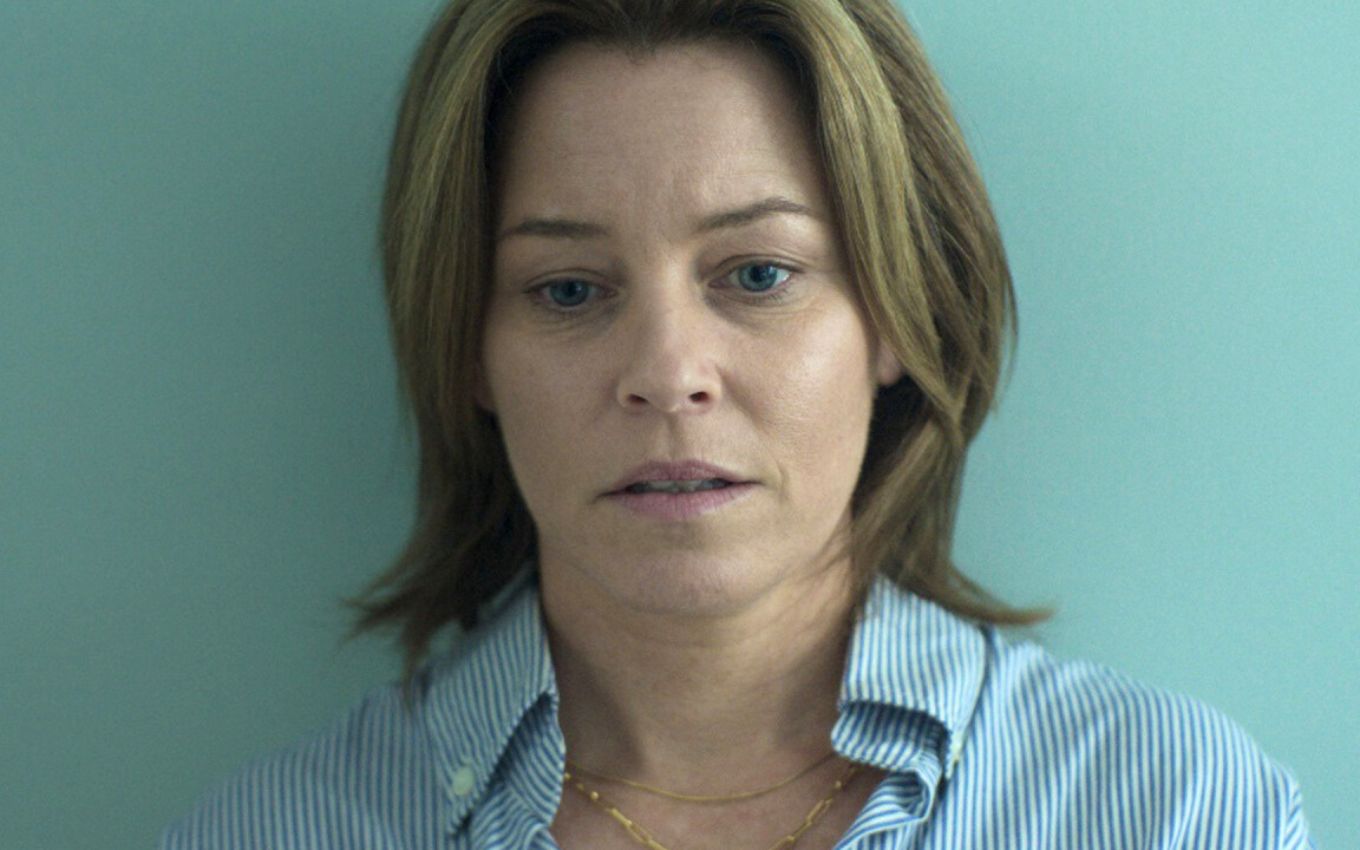 Elizabeth Taylor (Elizabeth Banks) em cena de A Mistake, filme do Prime Video