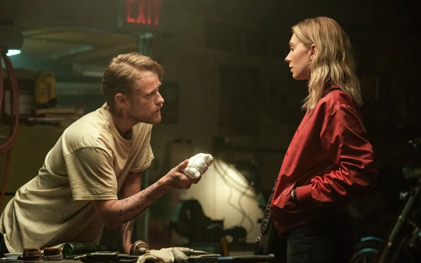 Sean Martini é Drew e Vanessa Kirby é Lynette no filme Netflix