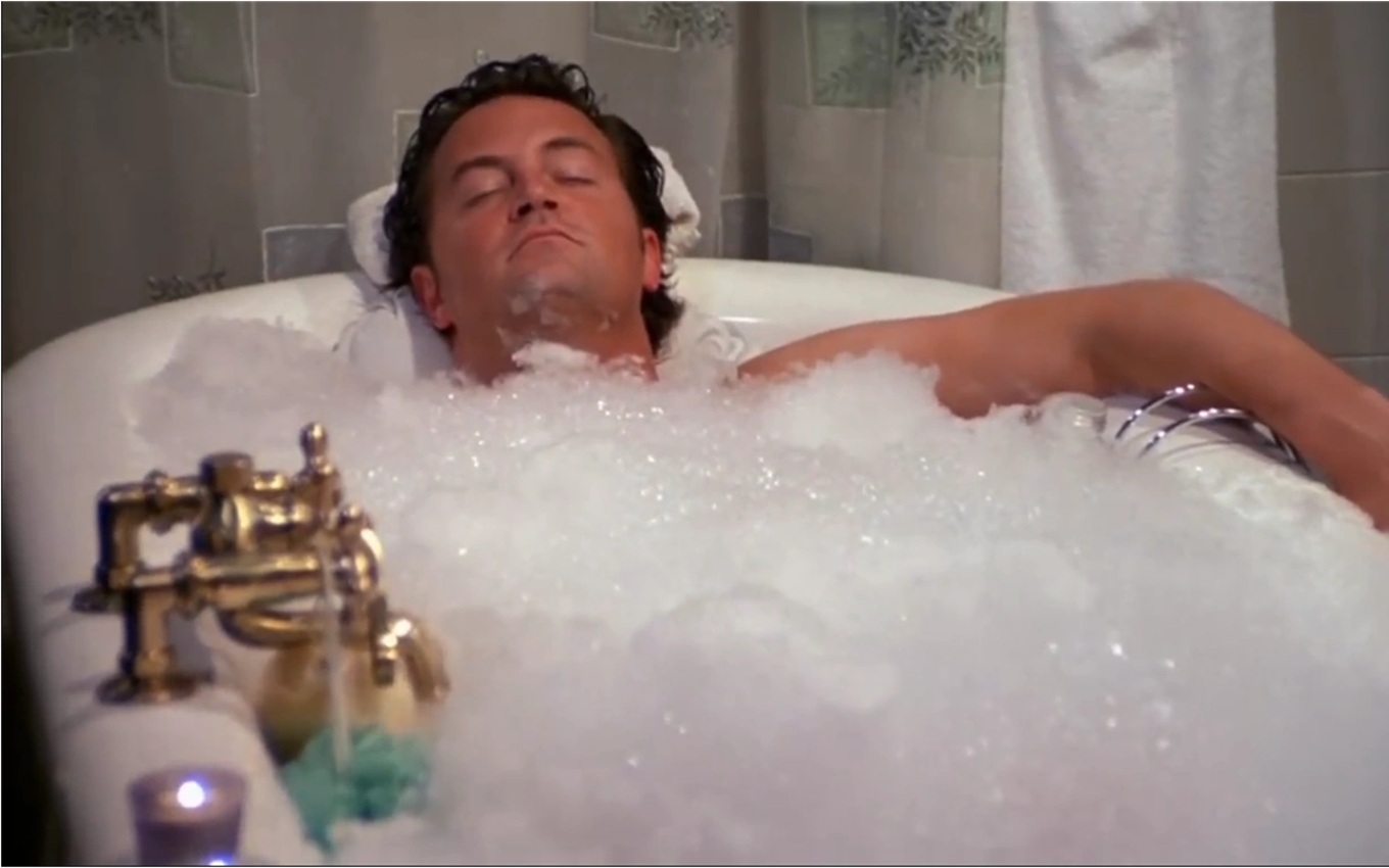Matthew Perry em cena de Friends