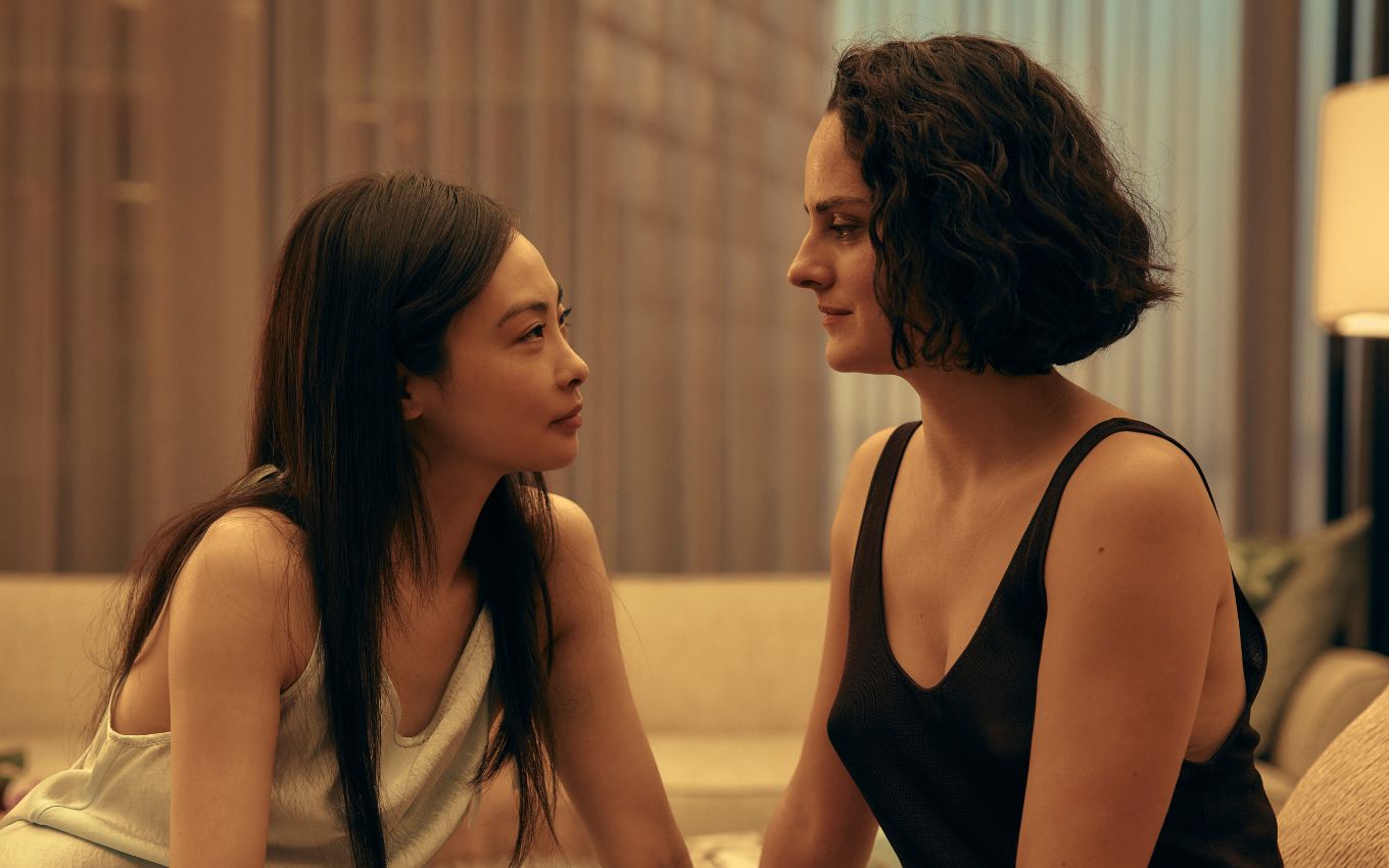 Chacha Huang e Noémie Merlant em Emmanuelle, remake de filme clássico