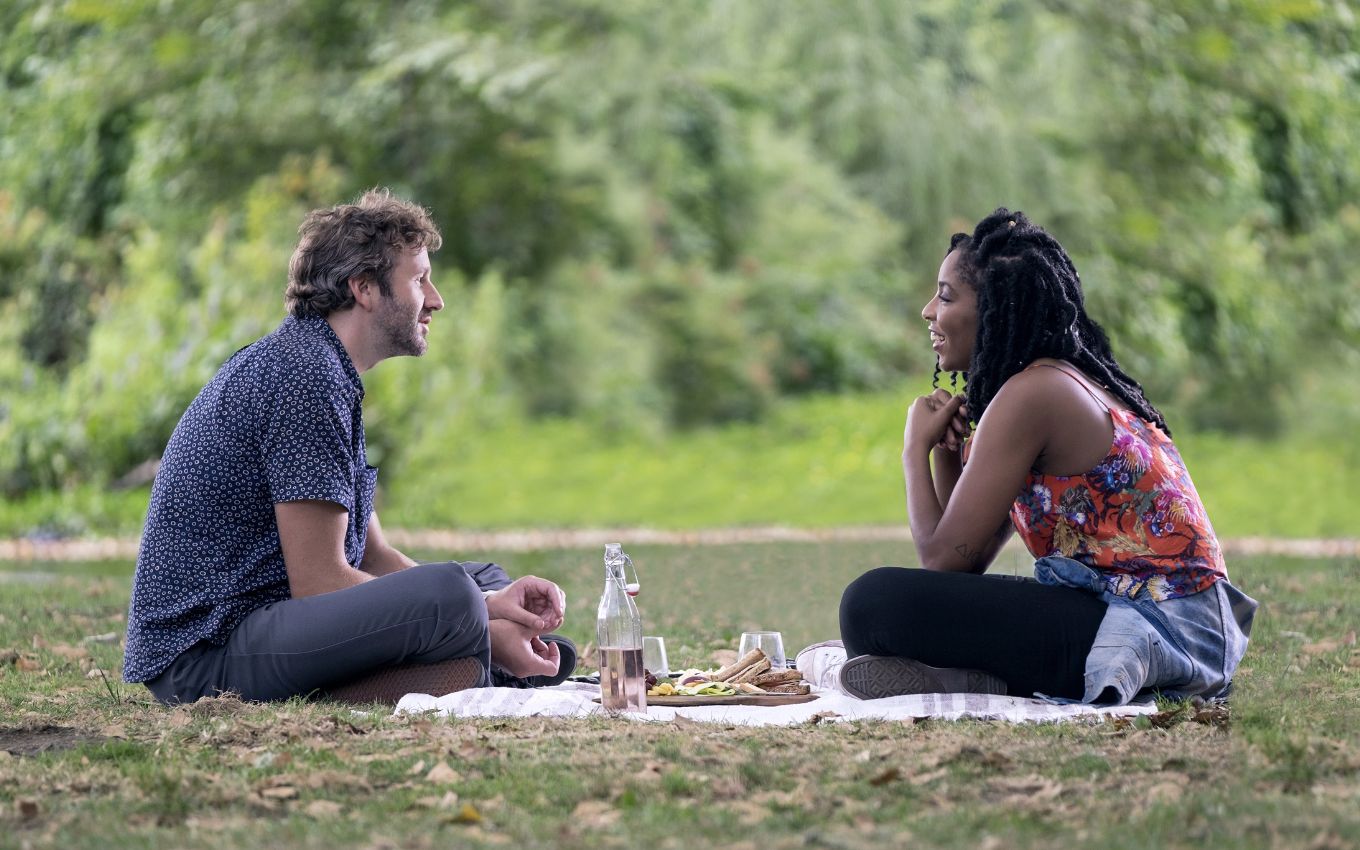 Chris O'Dowd e Jessica Williams em A Incrível Jessica James, filme romântico da Netflix