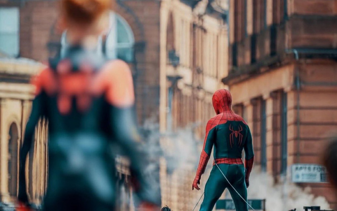 Tom Holland nos bastidores de Homem-Aranha: Um Novo Dia, filme da Marvel com a Sony