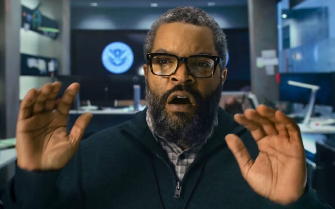 Ice Cube em cena de Guerra dos Mundos; filme foi usado para promover Minecraft