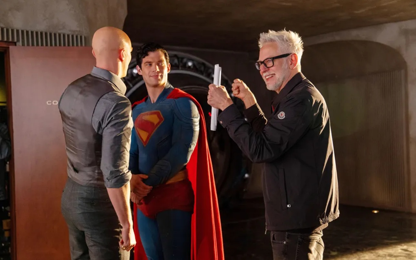 Nicholas Hoult, David Corenswet e James Gunn nos bastidores de Superman