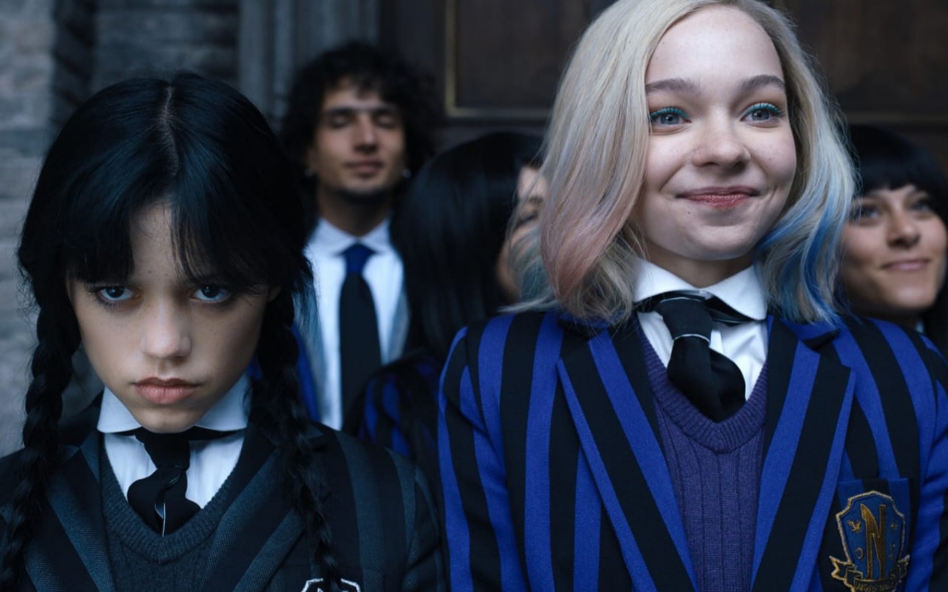Jenna Ortega e Emma Myers em cena de Wandinha
