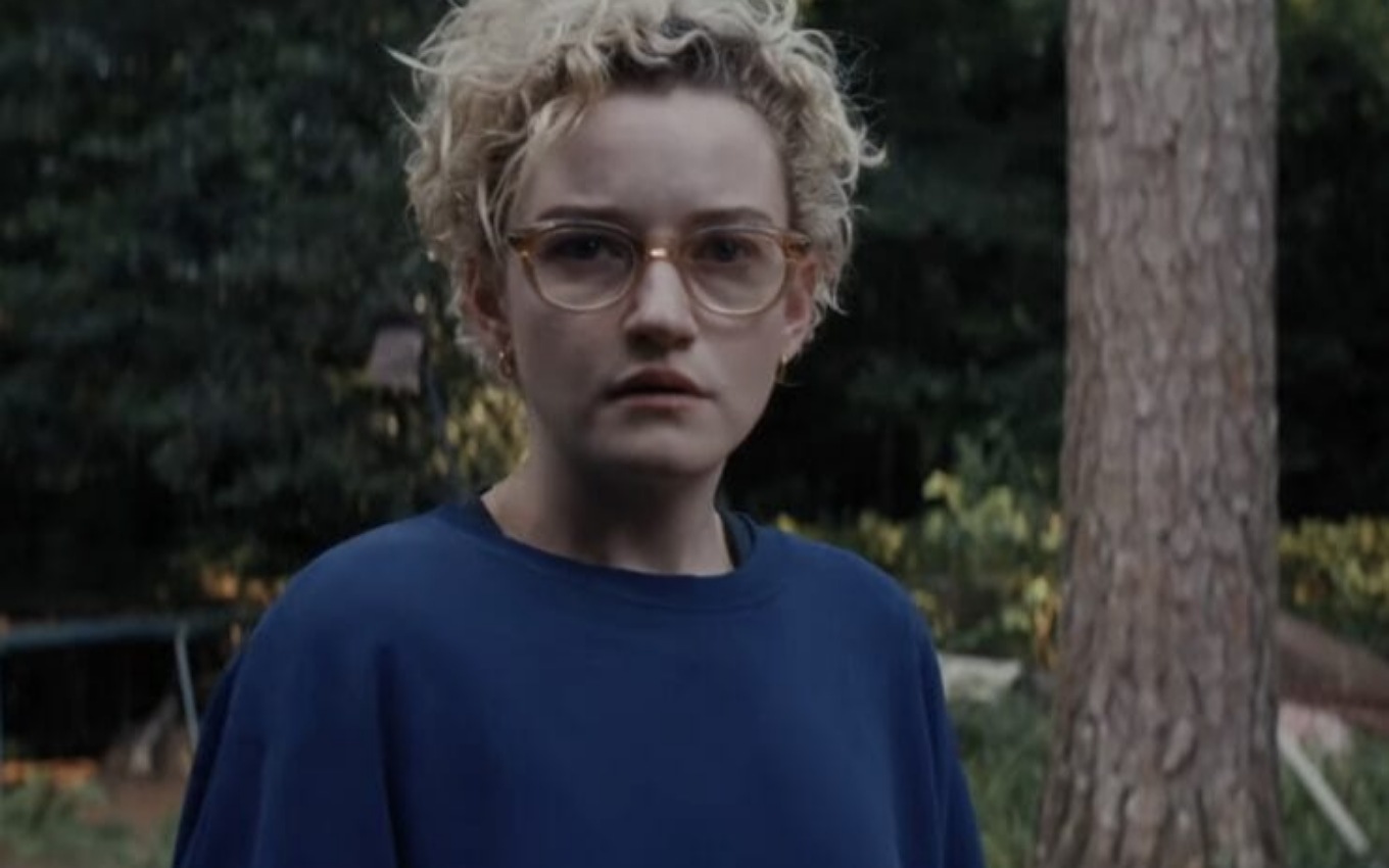 Julia Garner em cena de A Hora do Mal, do diretor Zach Cregger