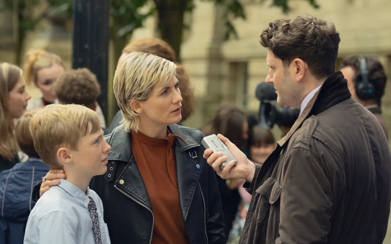 Toby Eden é Connor e Jodie Whittaker é Susan em Cidade Tóxica