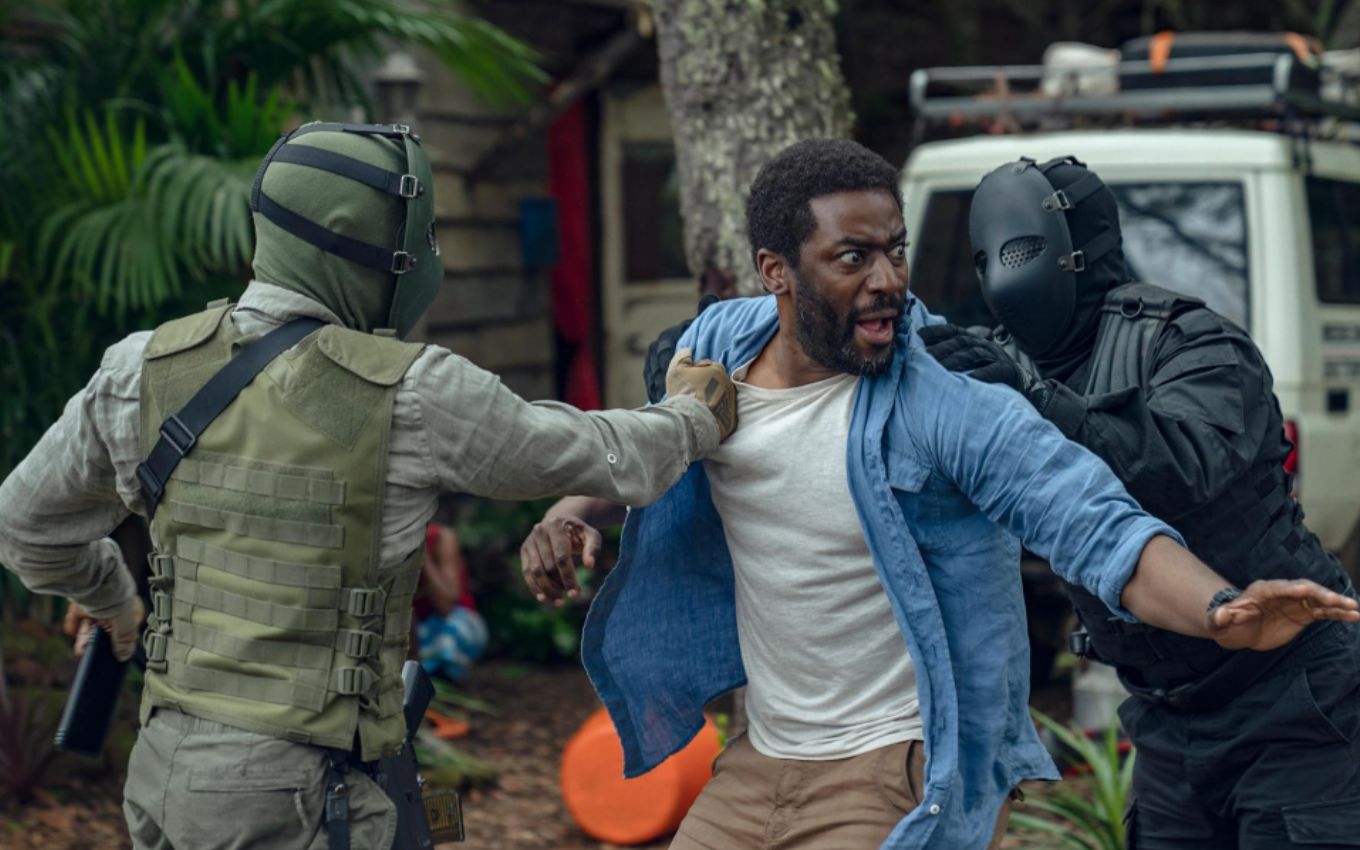 Ashley Thomas como Alex na série de suspense com bom final na Netflix