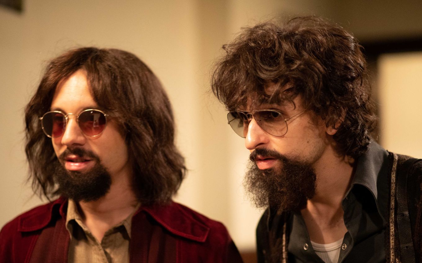 Paulo Coelho (João Pedro Zappa) e Raul Seixas (Ravel Andrade), em Raul Seixas: Eu Sou