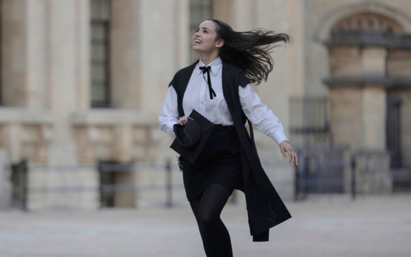Sofia Carson explica o final do filme Meu Ano em Oxford, da Netflix