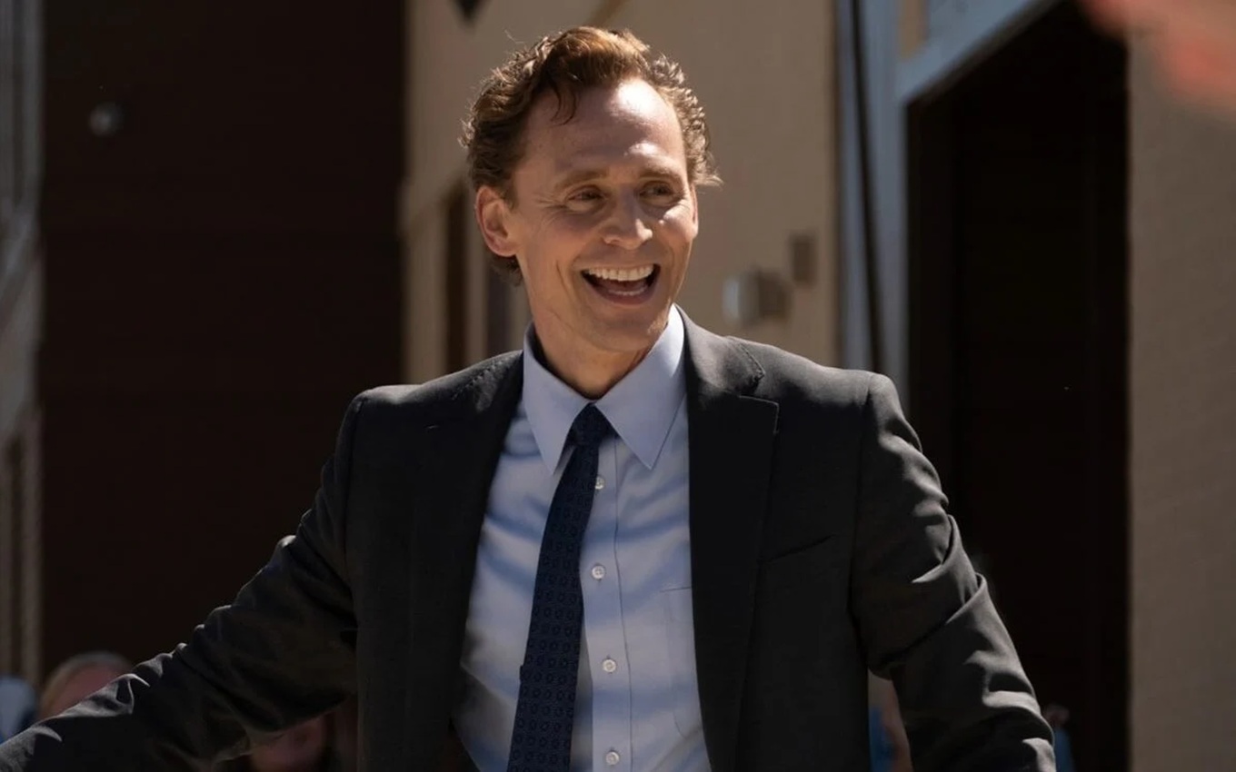 Tom Hiddleston em cena de A Vida de Chuck, um dos grandes lançamentos de setembro