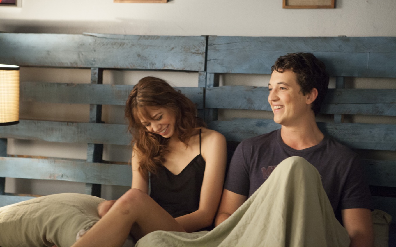 Analeigh Tipton e Miles Teller em Apenas Duas Noites, romance de 2014