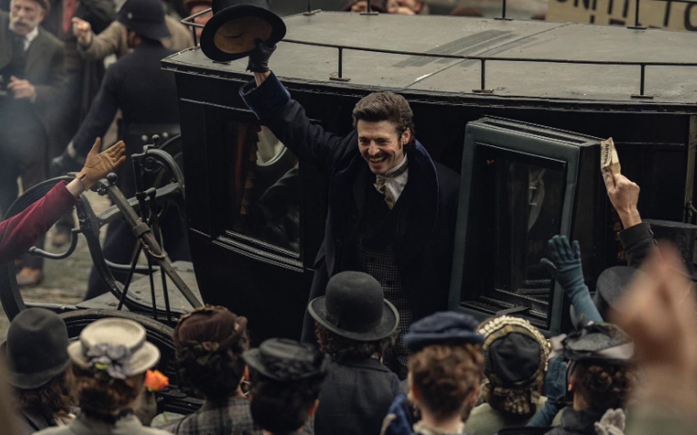 Anthony Boyle em House of Guinness, da Netflix