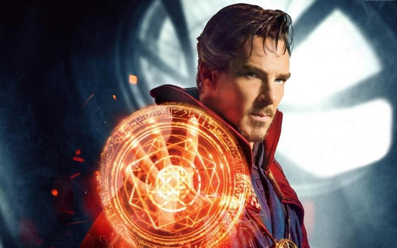 Benedict Cumberbatch em cena de Doutor Estranho, um dos maiores sucessos de 2016