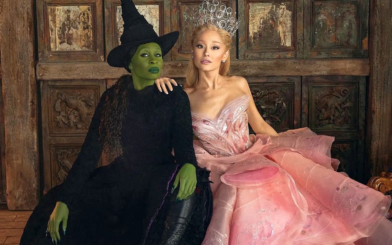 Cynthia Erivo e Ariana Grande em cena de Wicked