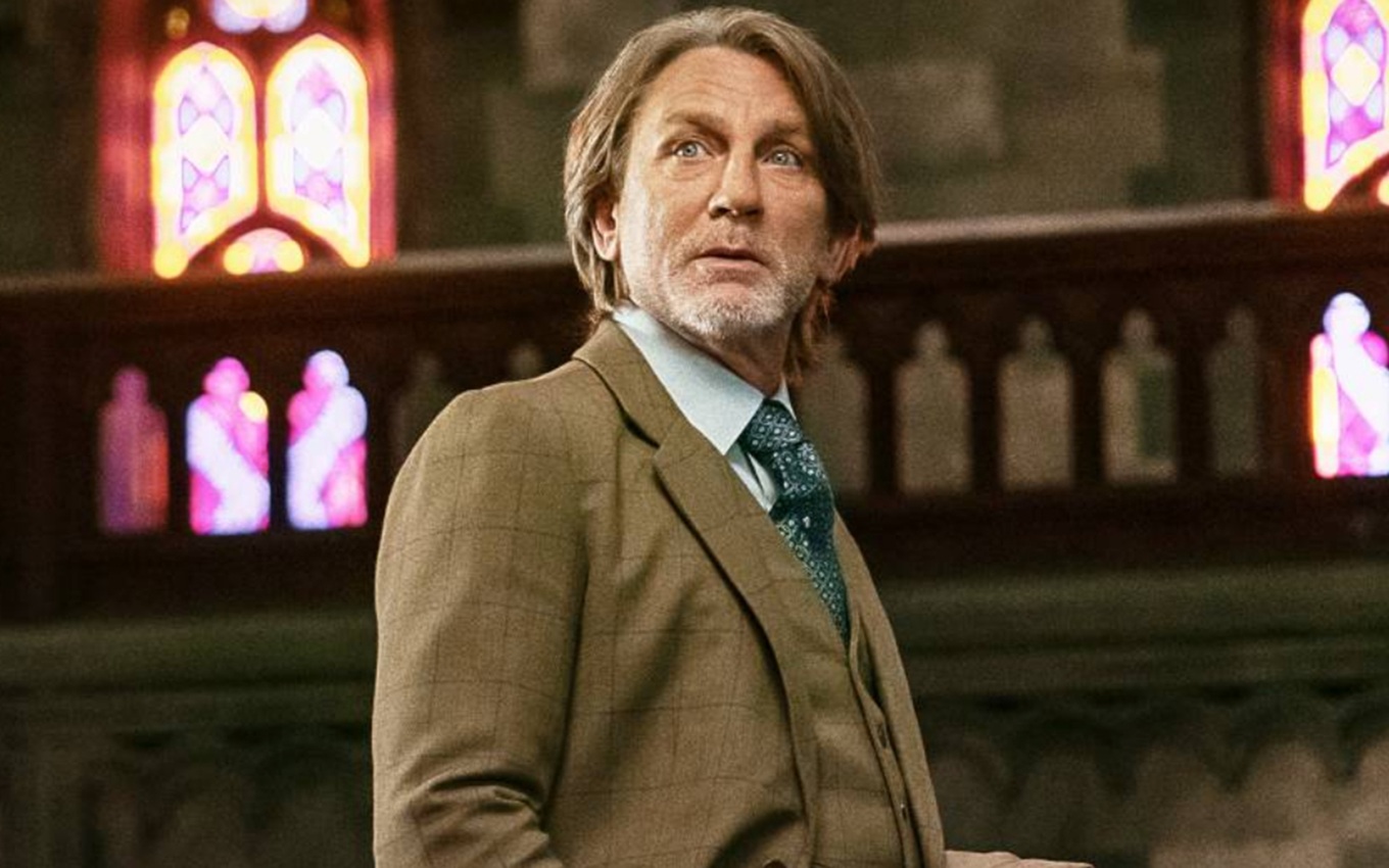 Daniel Craig em cena de Knives Out 3, da Netflix