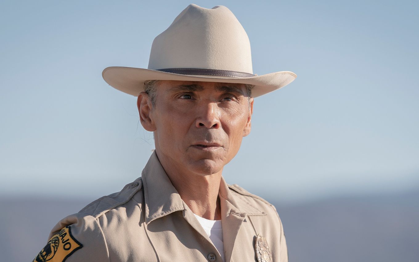 Tenente Joe Leaphorn (Zahn McClarnon), da Polícia Tribal, em cena de Dark Winds, série que chegou à Netflix