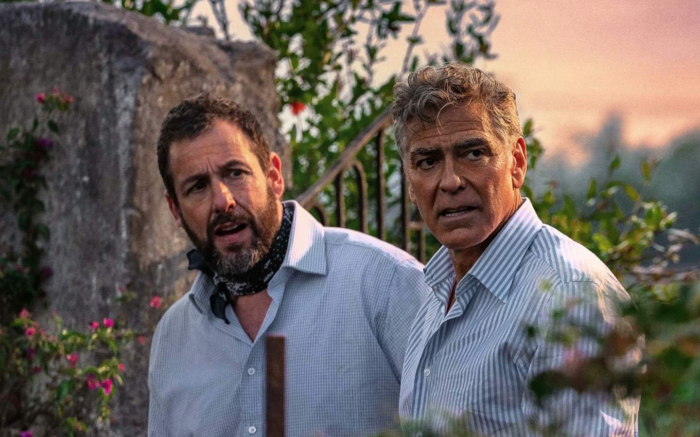 Adam Sandler e George Clooney em cena de Jay Kelly, filme da Netflix que será lançado em dezembro