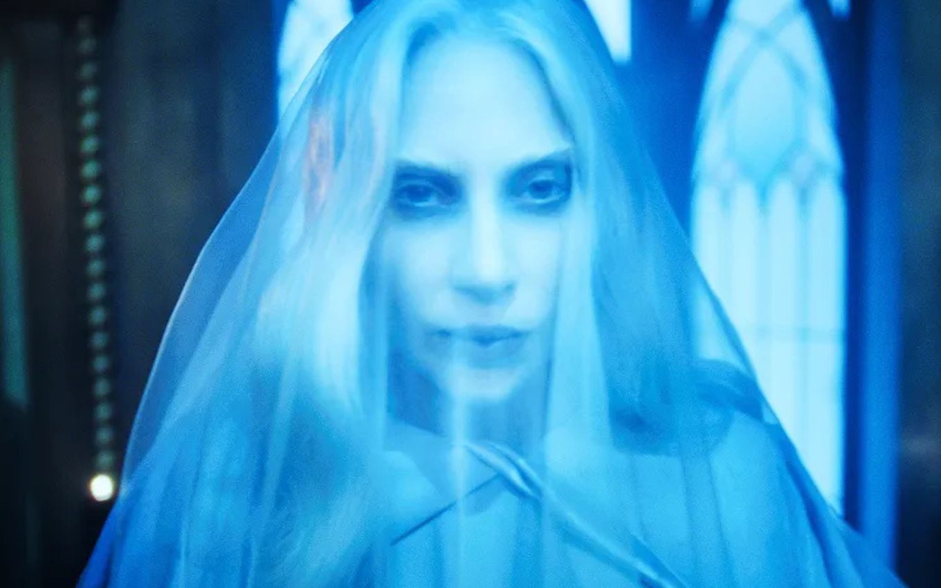 Lady Gaga em episódio da segunda temporada de Wandinha