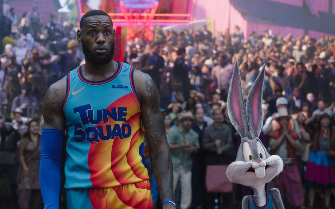 LeBron James em cena de Space Jam: Um Novo Legado