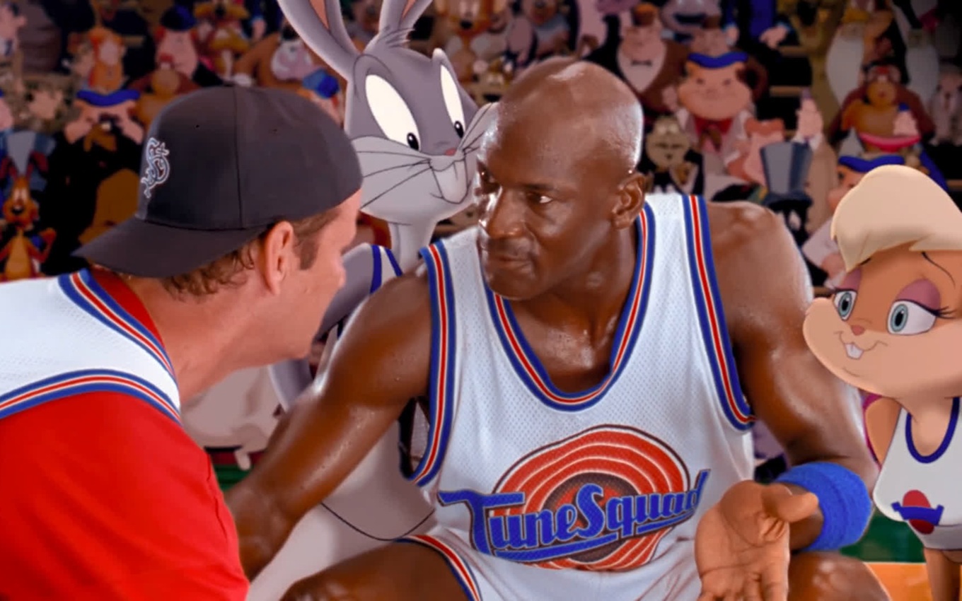 Michael Jordan em cena de Space Jam, filme disponível na Netflix