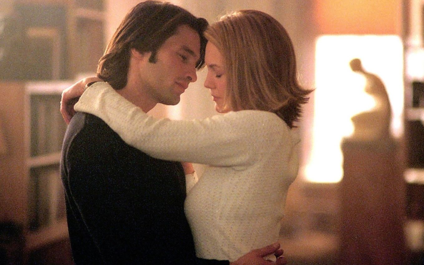 Diane Lane e Olivier Martinez em Infidelidade (2002), filme que está disponível para assistir na Netflix