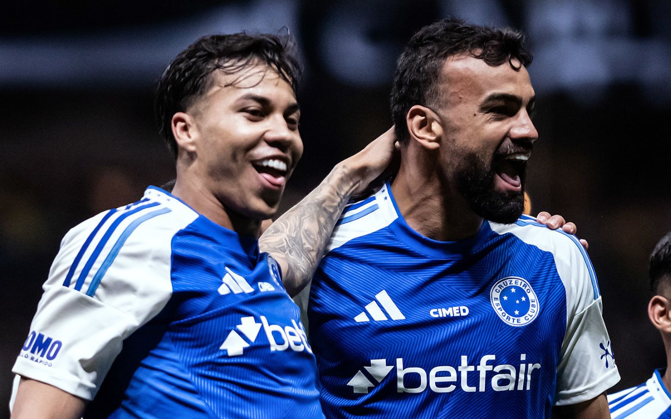 Kaio Jorge e Fabrício Bruno, que marcaram os gols do Cruzeiro ao vivo no jogo de ida contra o Atlético-MG