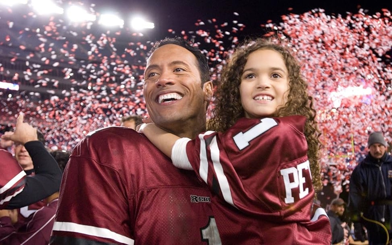 The Rock e Madison Pettis em Treinando o Papai