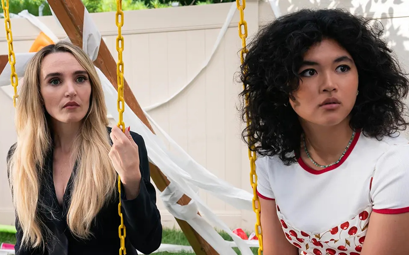 Chloe Fineman e Sam Morelos em Verão de 69, disponível no Disney+