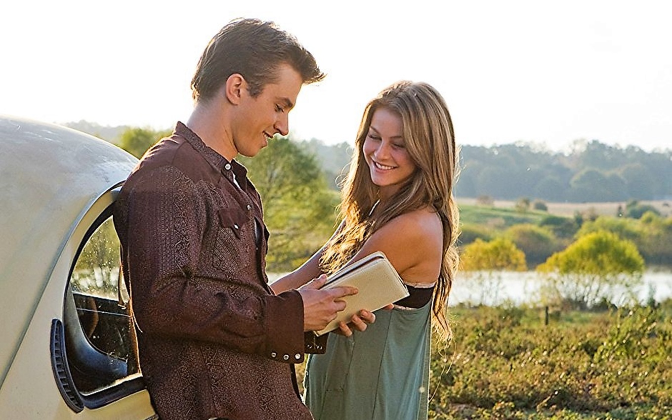 Kenny Wormald e Julianne Hough em cena de Ritmo Contagiante
