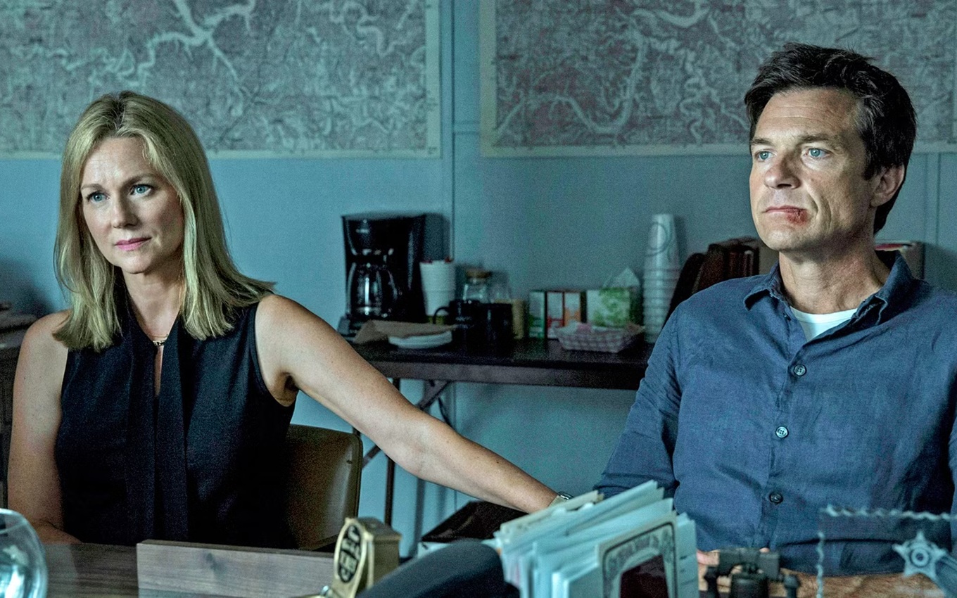Laura Linney e Jason Bateman em Ozark, série da Netflix