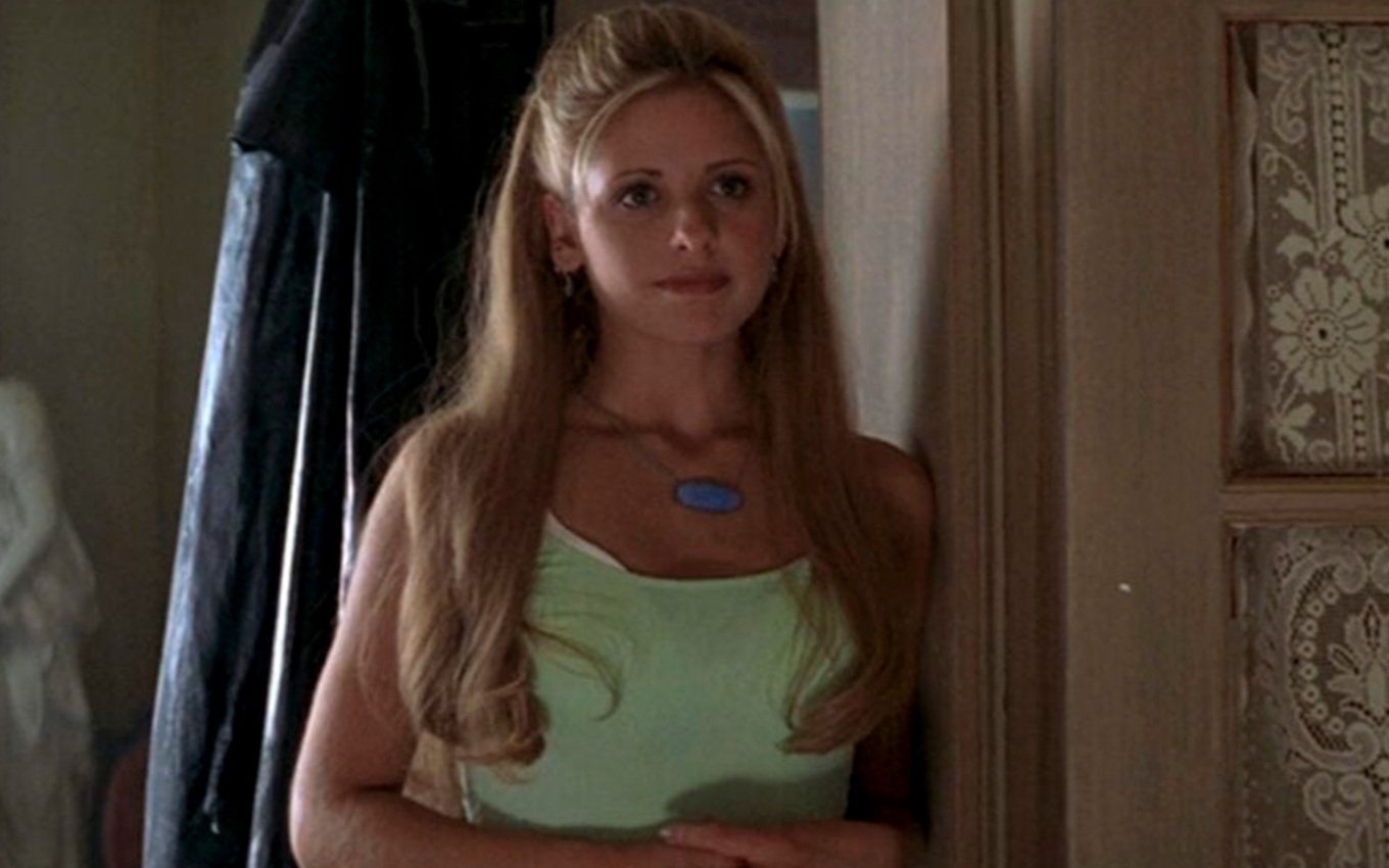 Sarah Michelle Gellar em cena de Eu Sei o que Vocês Fizeram no Verão Passado, disponível na HBO Max