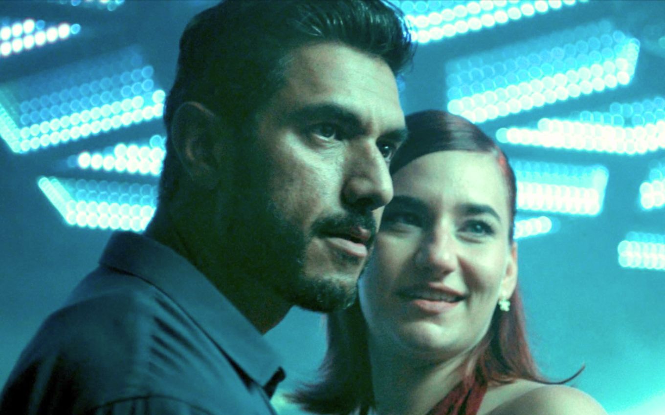 Afshin Firouzi e Maria Cordsen em cena de A Agente, série de suspense policial da Netflix